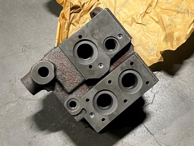 Shuttle Clutch Hydraulic Block - BOOMER - GRT3541623