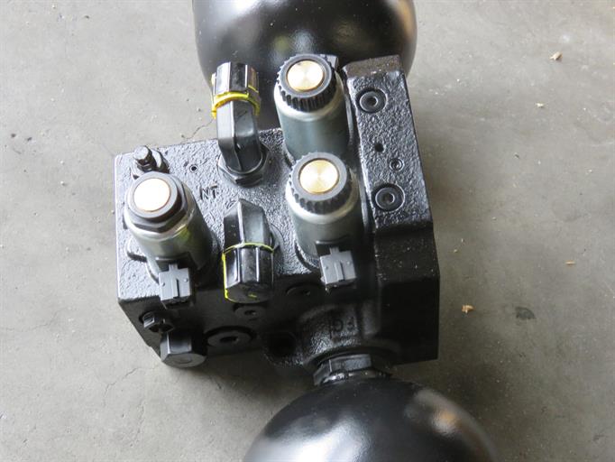 Control Valve - Front axle suspension - T7500/CVT/CVX