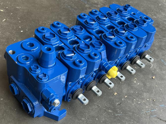 Distributeur hydraulique tractopelle - CNH / Rexroth - 47377763