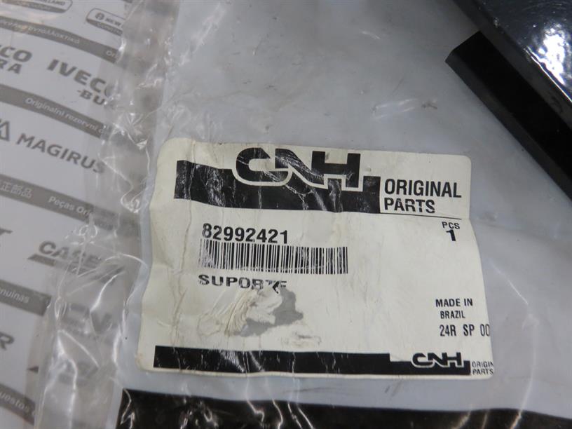 Bracket - fuel tank - CNH - 82992421