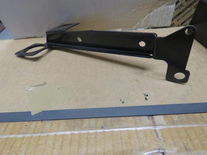 Steunbeugel - CNH - 82015296