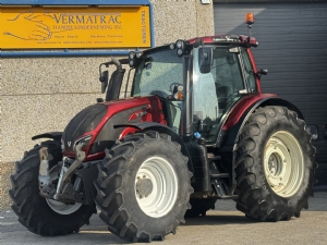 Valtra N154A, Skyview cab, Frontlinkage, Frontloader, 5546 hours!!