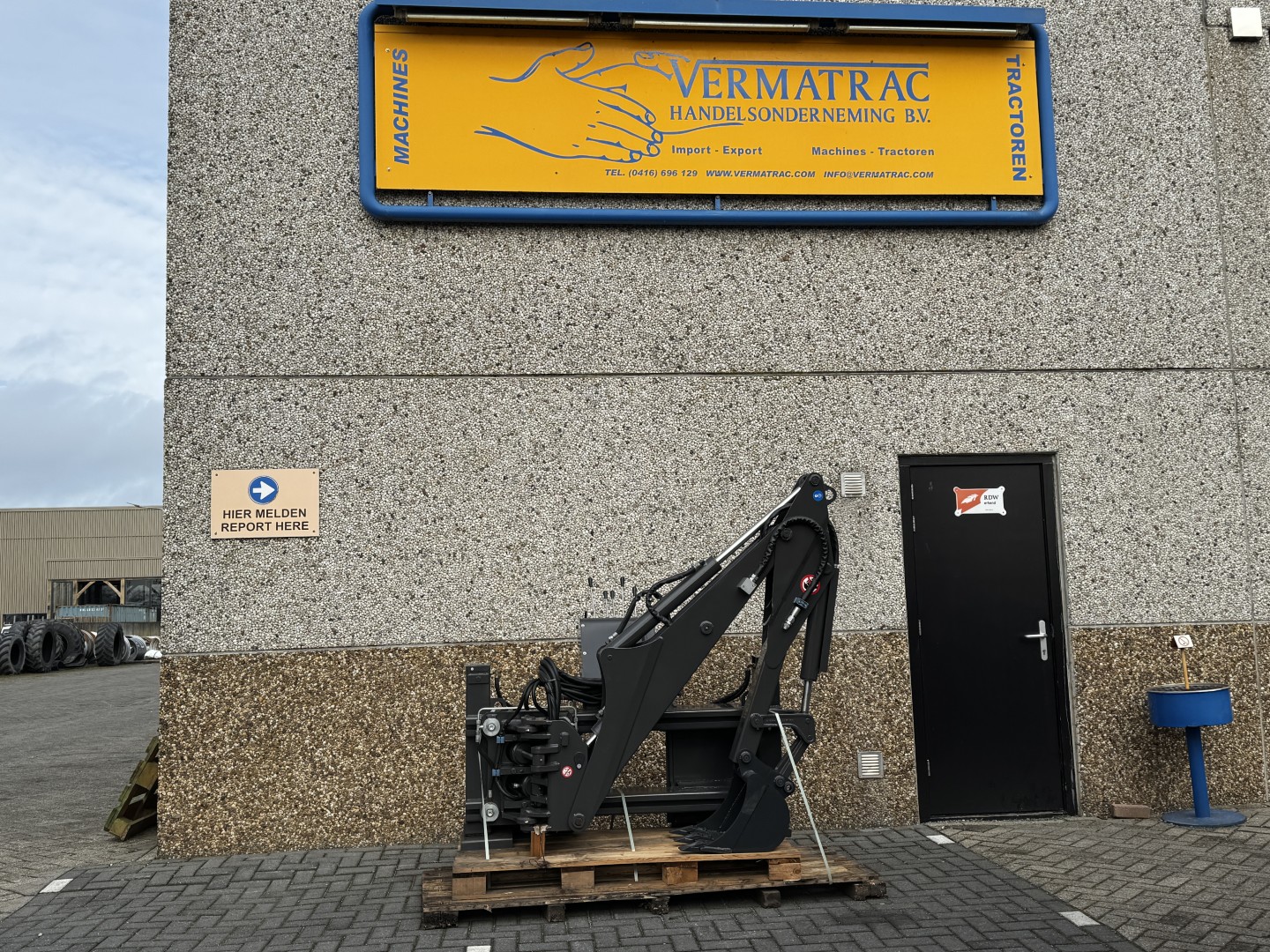  Skidsteer lader &ndash; graaf arm &ndash; bezem &ndash; schuif &ndash; beton bak